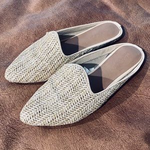 Like New, Universal Thread Palm Mules